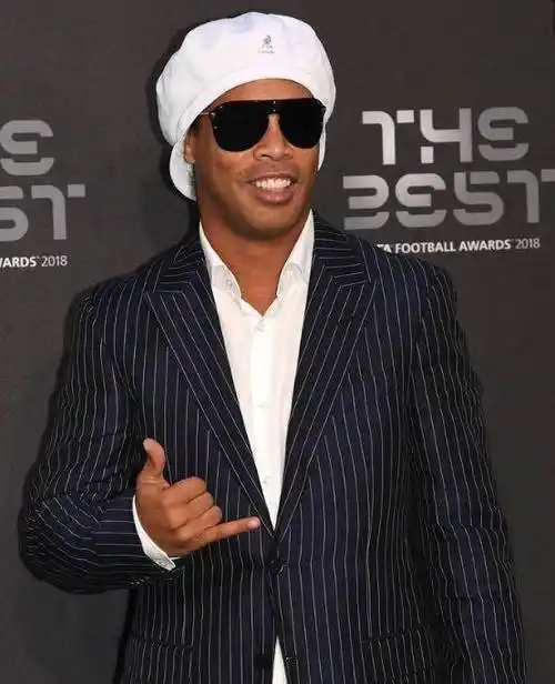 背后是什么 背后是什么